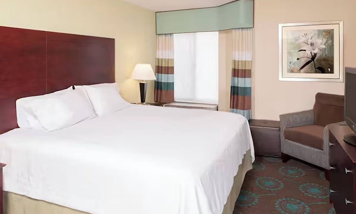 South Bend Hotel | Suite w/Full Kitchen & Free Breakfast – Ideal for Extended or Short Stays