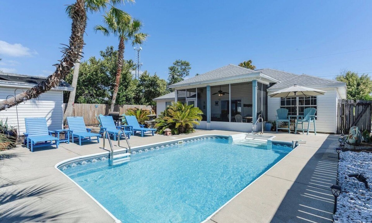 El Centro Beach House | Summer Available! Private Pool, Private Home 6min walk to the Beach!