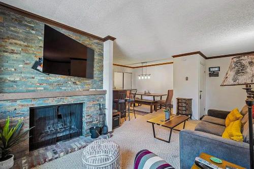 Tahoya Shores Apartment | Summit & Shore Chalet