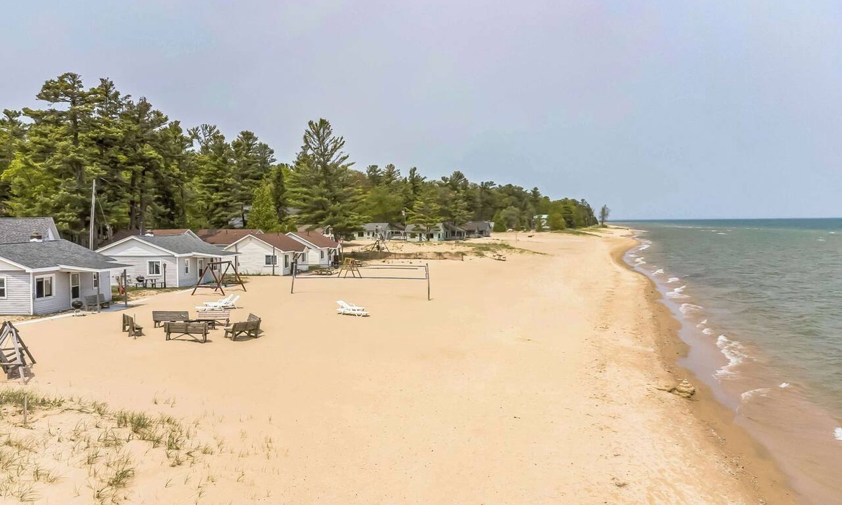 Greenbush Apartment | Sunnyside 2BR/1BA Relaxing Lakefront Retreat