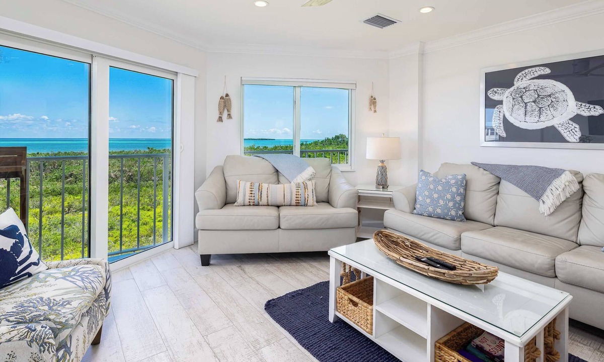 Tavernier Apartment | Sunrise Oasis - Top Floor 2 BR 2 BA Condo 2411