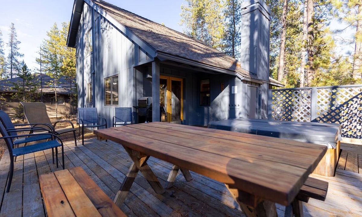 Sunriver Cabin | Sunriver Resort - SHARC Passes, Fireplace, Hot Tub