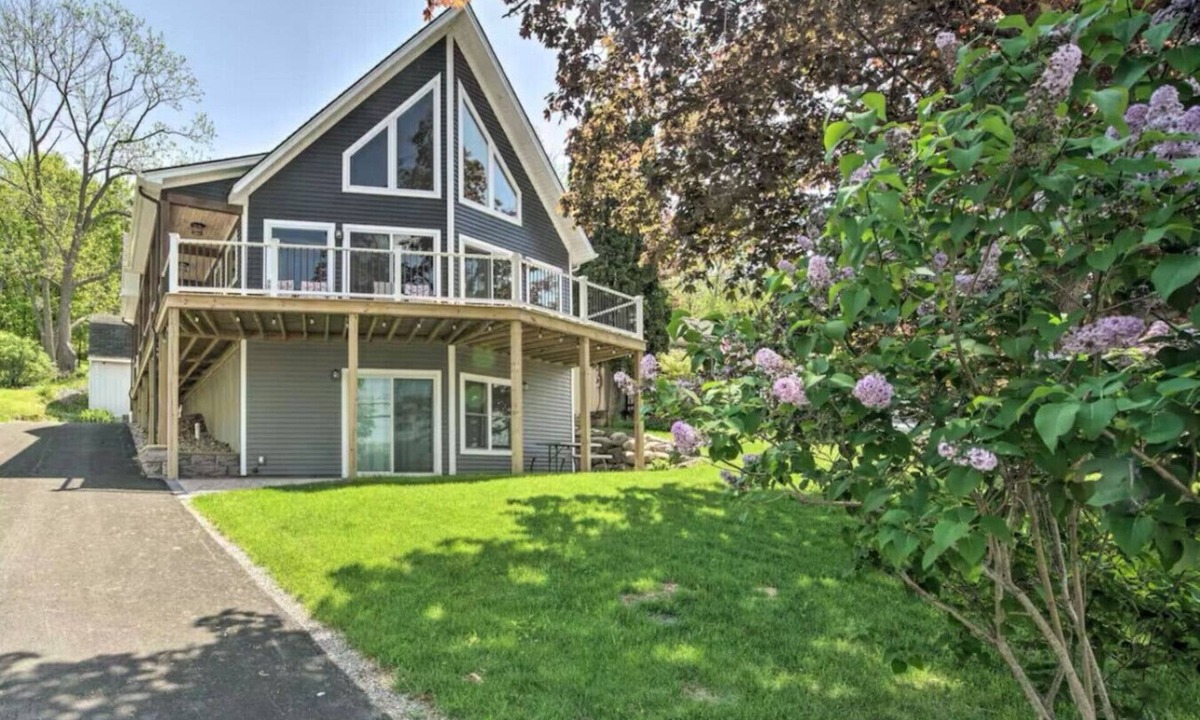 Conesus House | Sunset Chalet