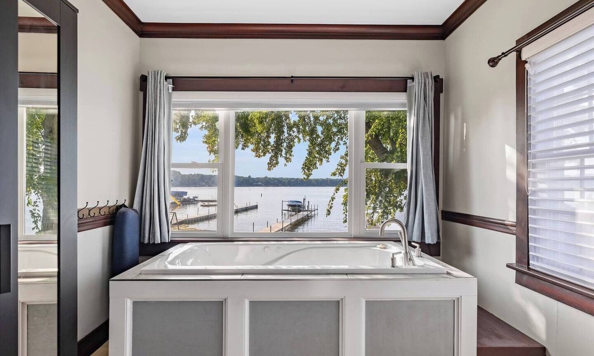 La Porte House | Sunset Hideaway - A Beachfront Bungalow