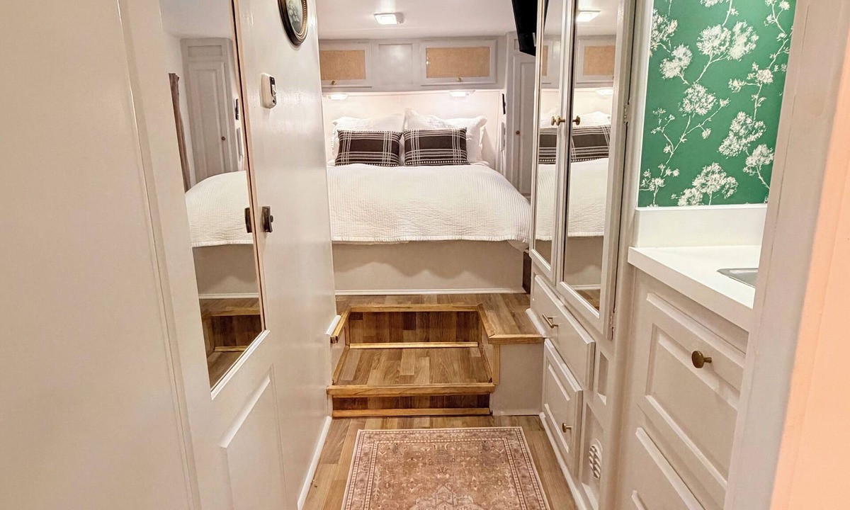 Springtown House | Sunset Hideaway