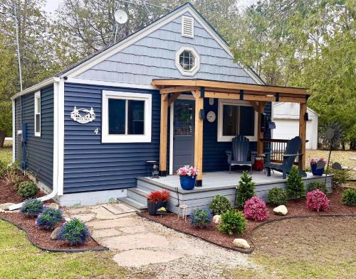 Baileys Harbor House | Sunset Shores - Sunflower Cabin #4 by Simple Life Rentals
