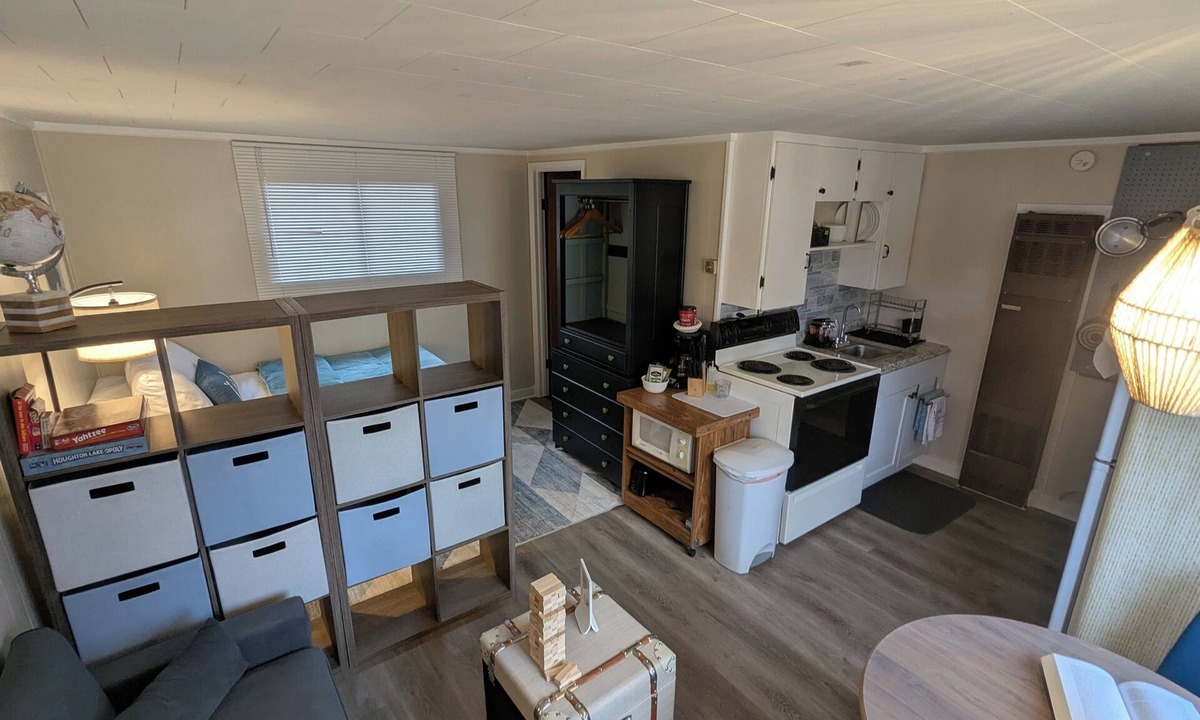 Prudenville Apartment | Sunset Studio #8 at Lake Day Cabins
