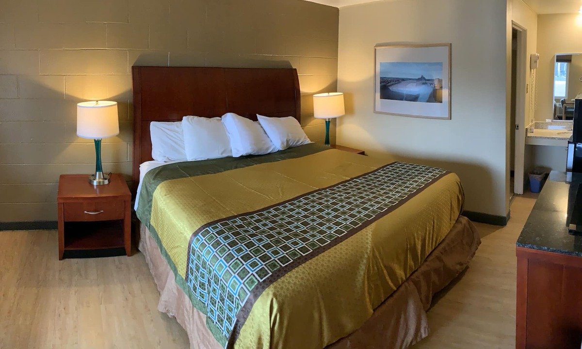 Wright City Hotel | Super 7 Inn