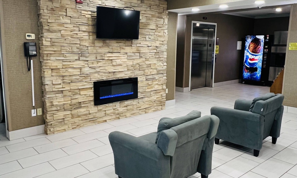 South Bend Hotel | Super 8 by Wyndham South Bend