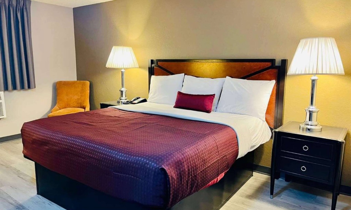 Benton Harbor Hotel | Super 8 by Wyndham Benton Harbor - St. Joseph
