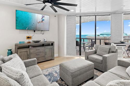 Avalon Beach Estates House | Surfside Resort #1406
