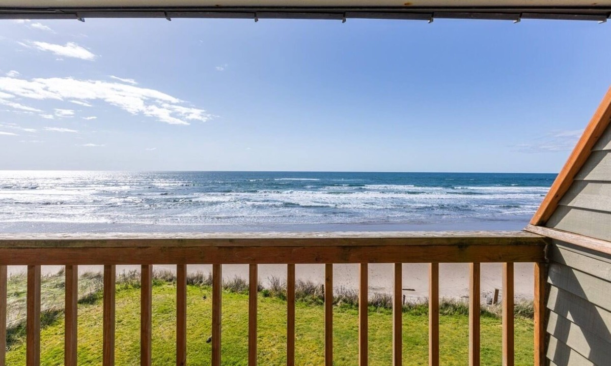 Rockaway Beach Hotel | Surfside Resort