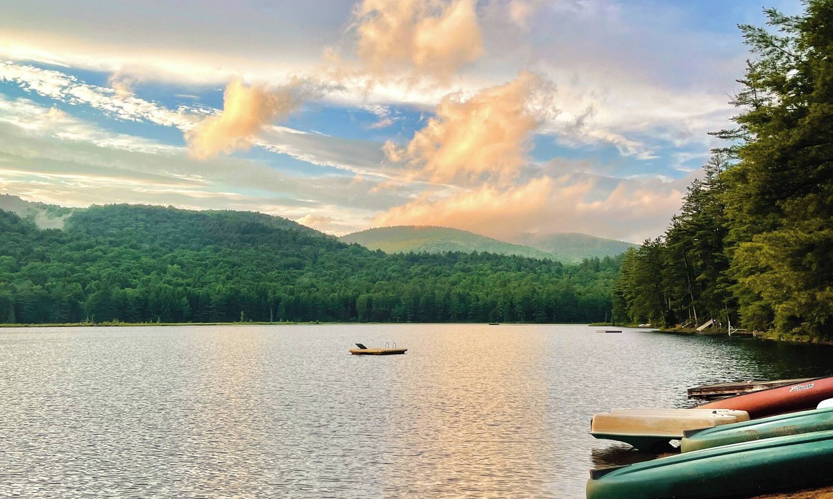 Stony Creek Cabin | Sweet Chalet by the Lake, Mini-golf!