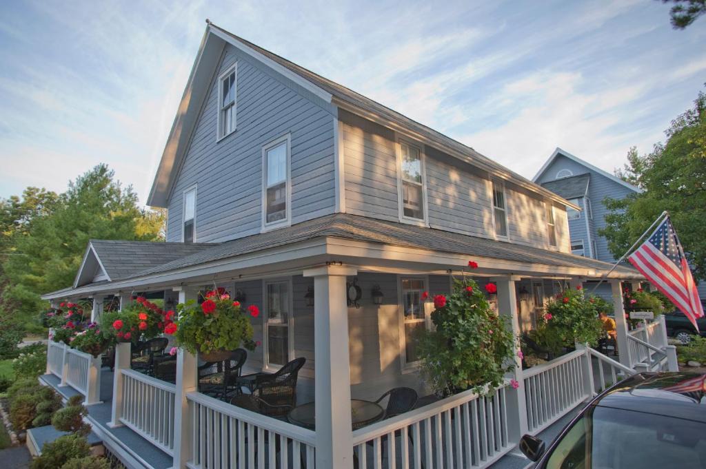 Glen Arbor Bed & Breakfast | Sylvan Inn Bed & Breakfast