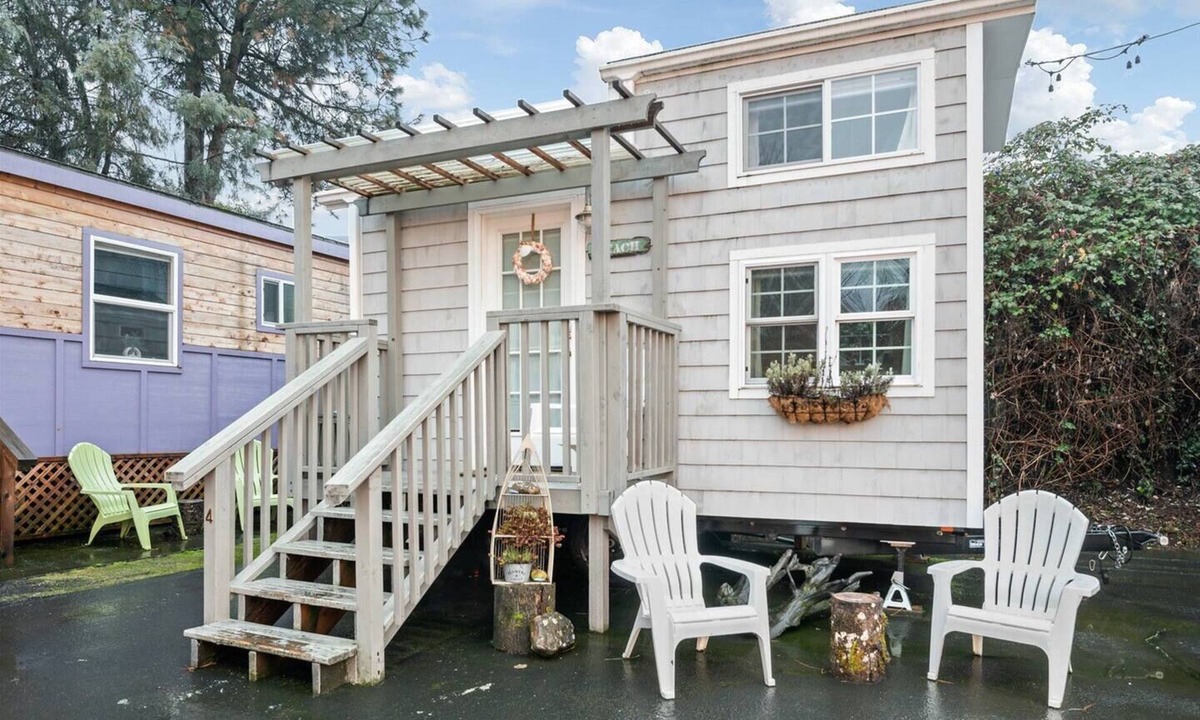 Kerns Hotel | The Beach - Custom Tiny Home w/Beach Vibe