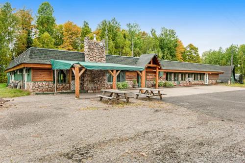 Presque Isle House | The Bear Lodge