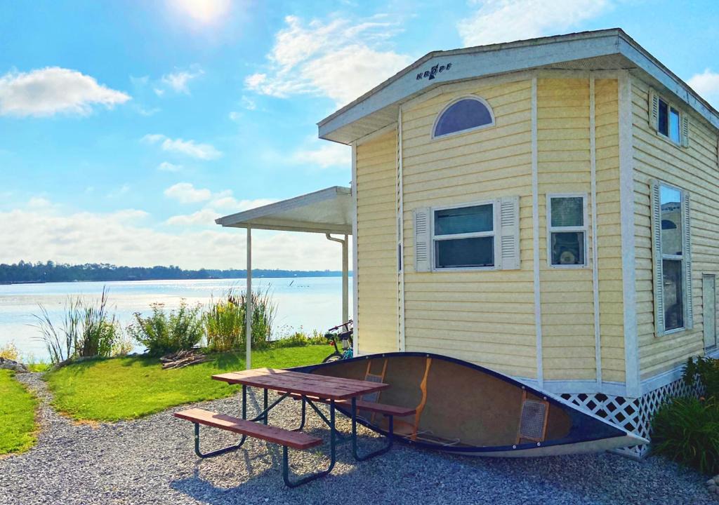Cedarville House | The Boathouse - Lakeside Cottage