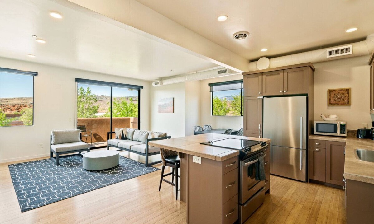 Kayenta Villa | The Crescent Moon - 2 bed 2 bath Suite W/Red Rock Views