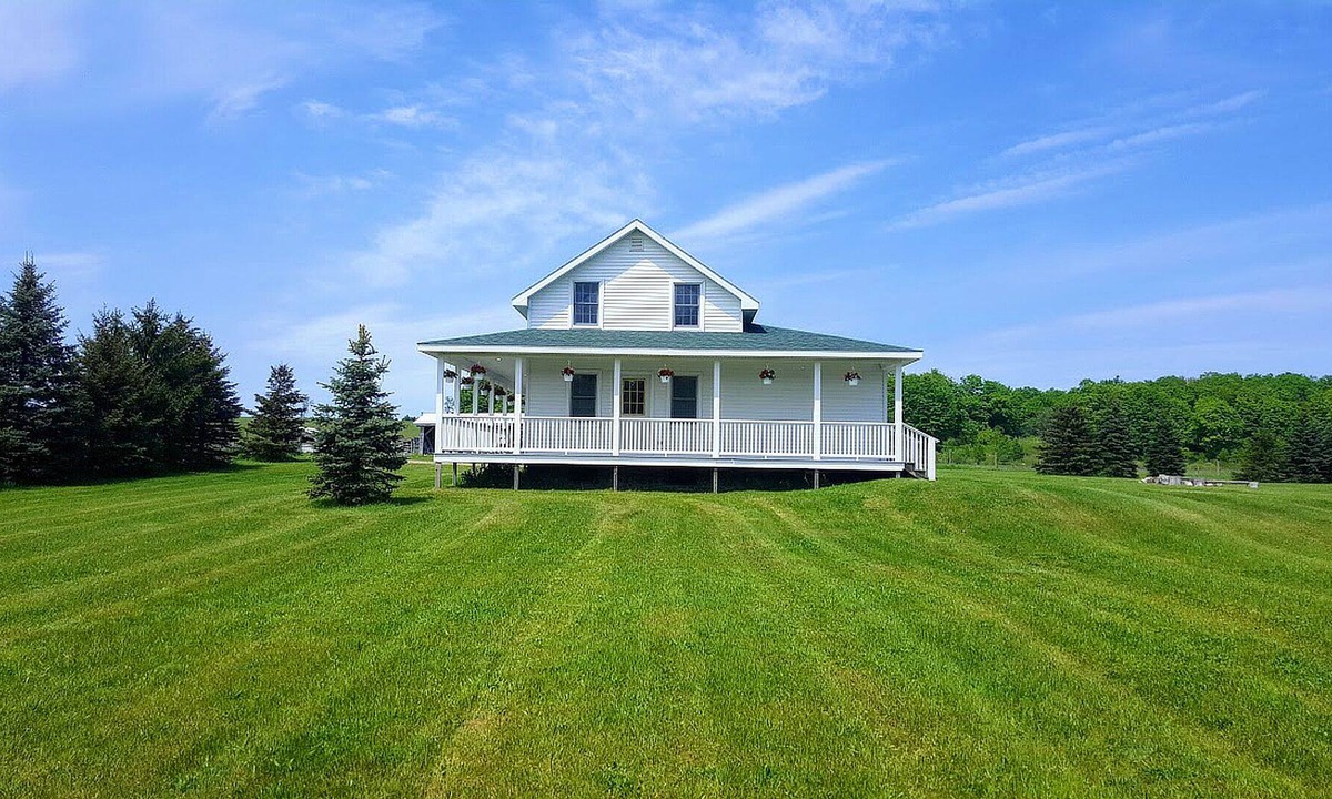Pellston House | The Ely House in Northern Michigan
