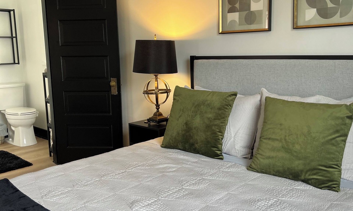 Saint Joseph Apartment | The Fairway Suite - Modern Chic Historic Downtown - 1 bed 1 bath - 30+ Day Stay