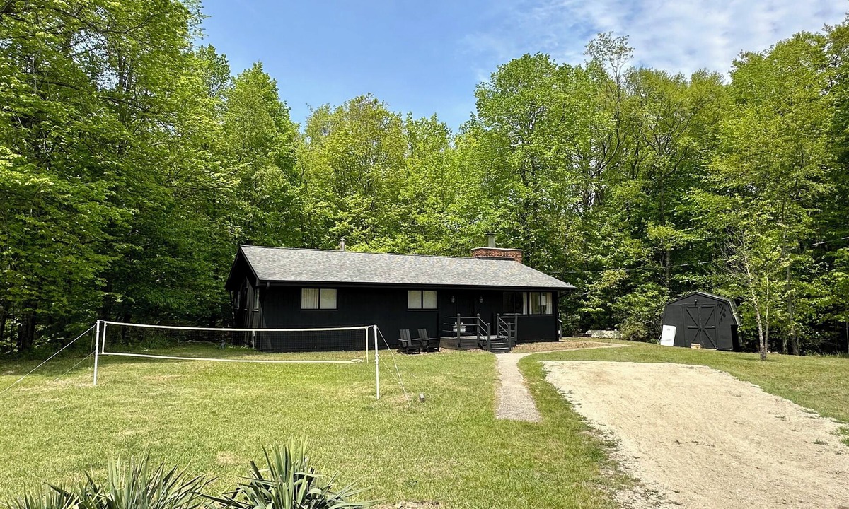 Glenn Haven Shores Cabin | The Fesh Coast Cabin- pet friendly- hot tub