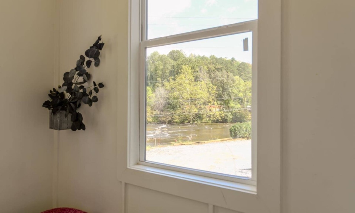 Dillsboro House | The Florio, Tiny Home, River, Hiking, and Rafting!
