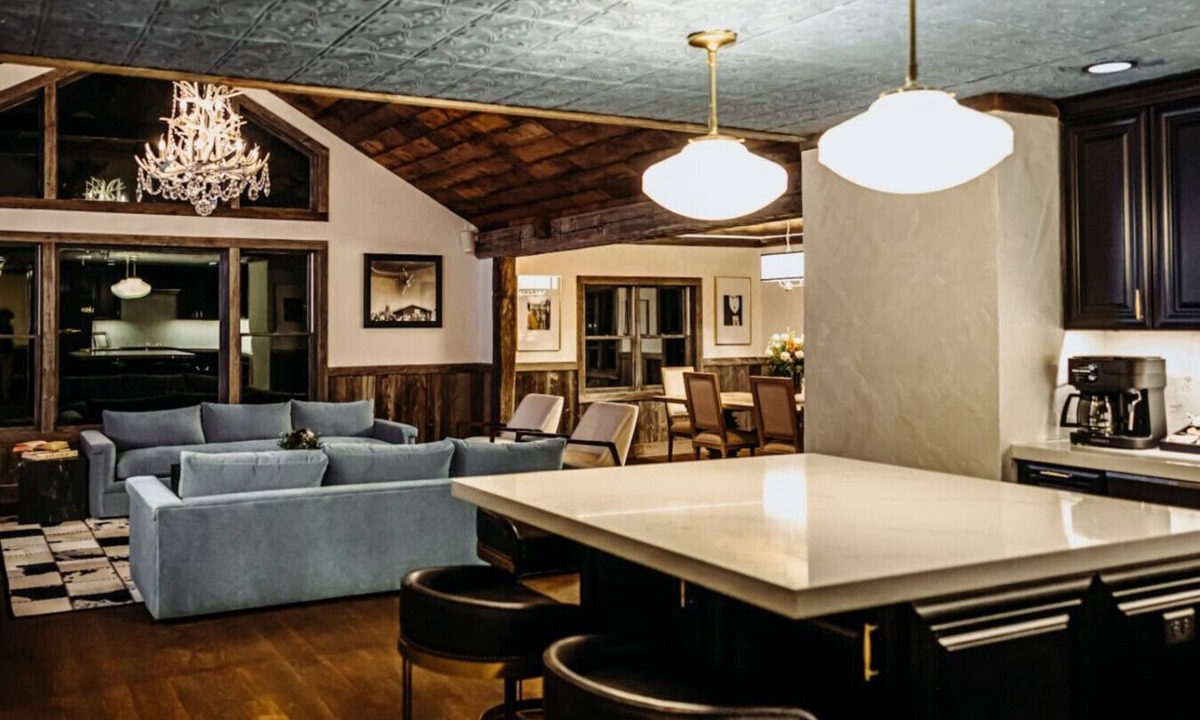 Tomahawk Apartment | The Grande Suite - Bootleggers Lodge on Lake Nokomis