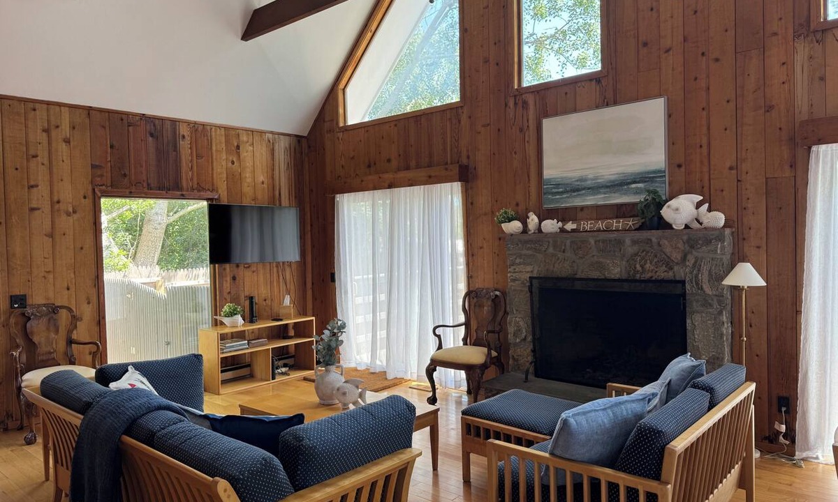 Napeague Cottage | The Hamptons Charming Sun Soaked Beach Cottage