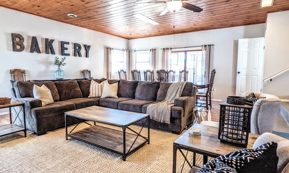 Three Oaks House | The Hickory House - Walk to Downtown Three Oaks - Week Stay Discount