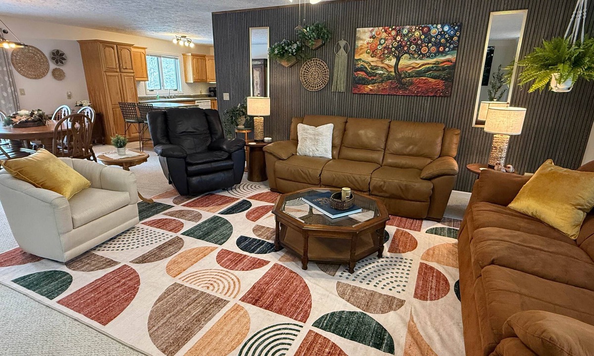 Solon Springs House | The Hive, a spacious secluded, pet-friendly retreat!