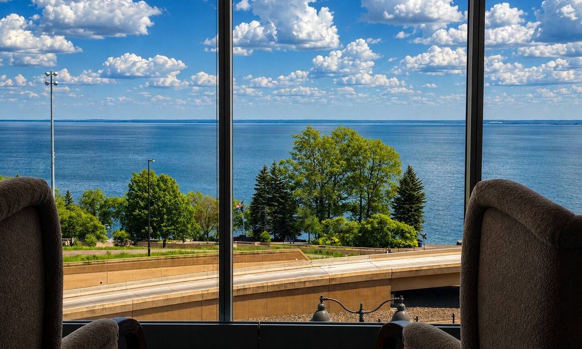 Downtown - Waterfront Hotel | The Lakeview Guesthouse
