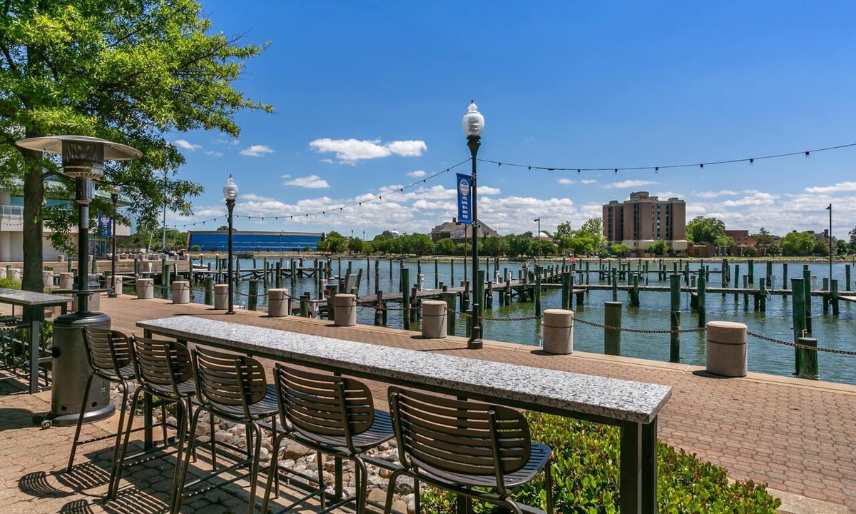 Victoria Boulevard Historic District Hotel | The Landing at Hampton Marina, Tapestry Collection by Hilton
