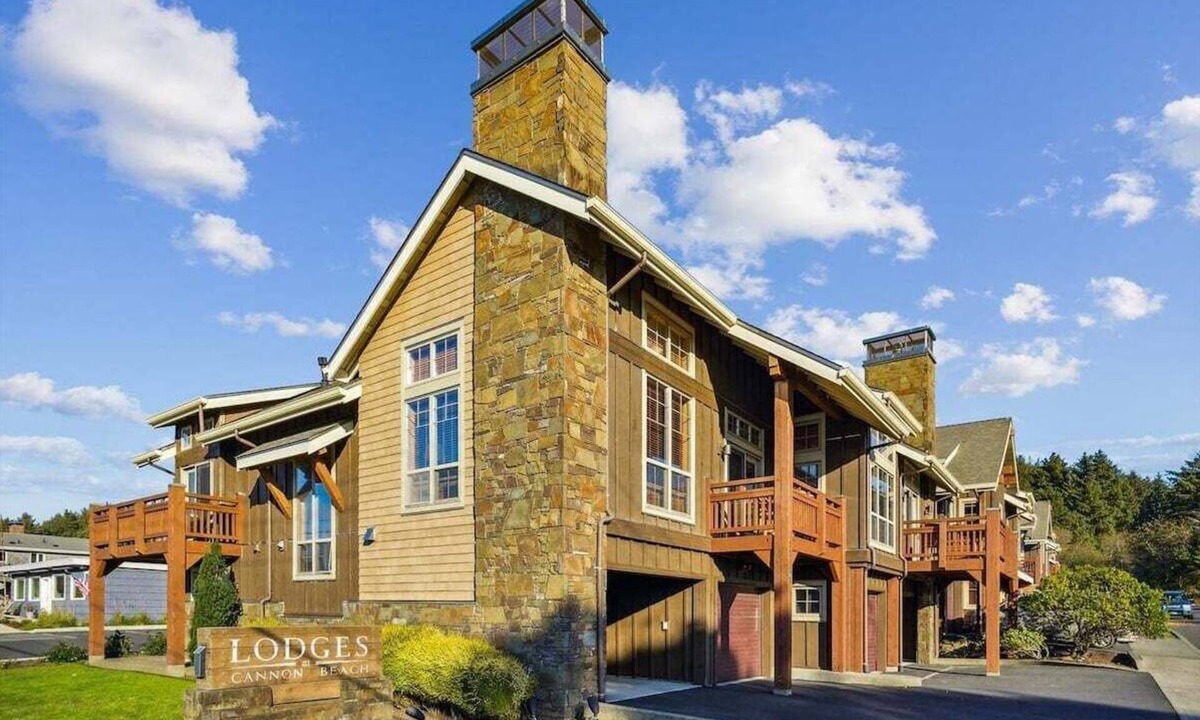 Tolovana Park House | The Lodges A-1 - 1 Block to the Beach!