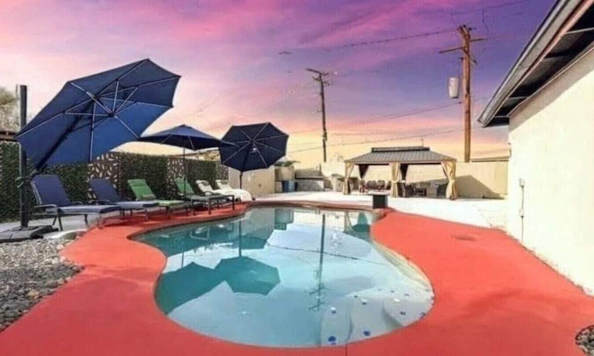 Camelback East House | The Phoenix Haven Resort Village | Pool & Gym |
