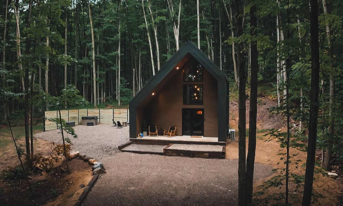 Bellaire Cabin | The Ridge – 650 sqft. Luxe Cabin in Bellaire.