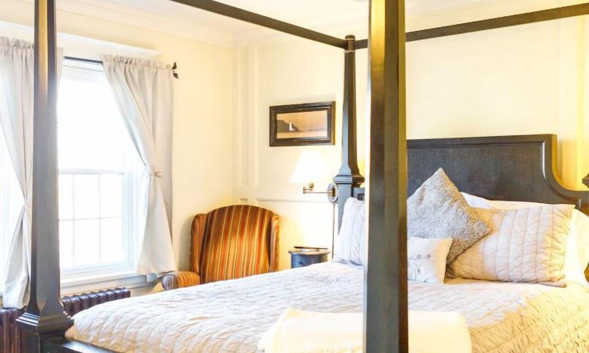Wolfville Bed & Breakfast | The Stella Rose B&B