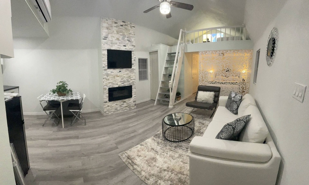 Altamonte Springs Bed & Breakfast | The Tiny Cottage in The Springs