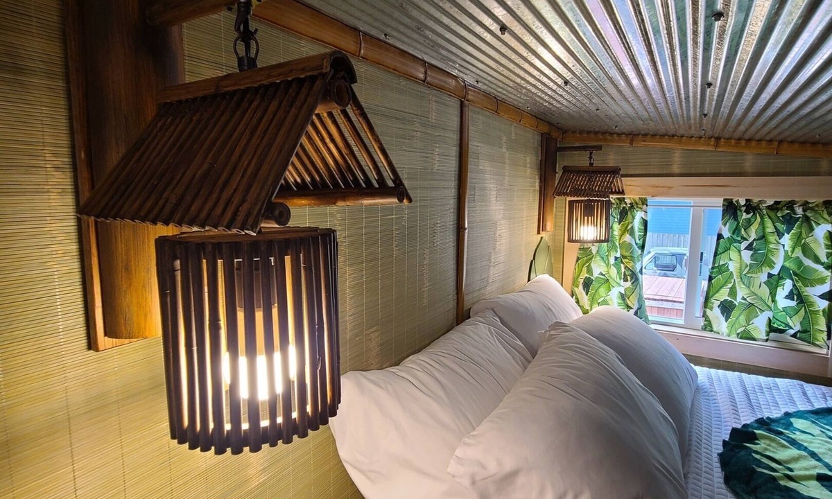 Lakeside Apartment | Tiki Hut - Tiny Digs Lakeshore