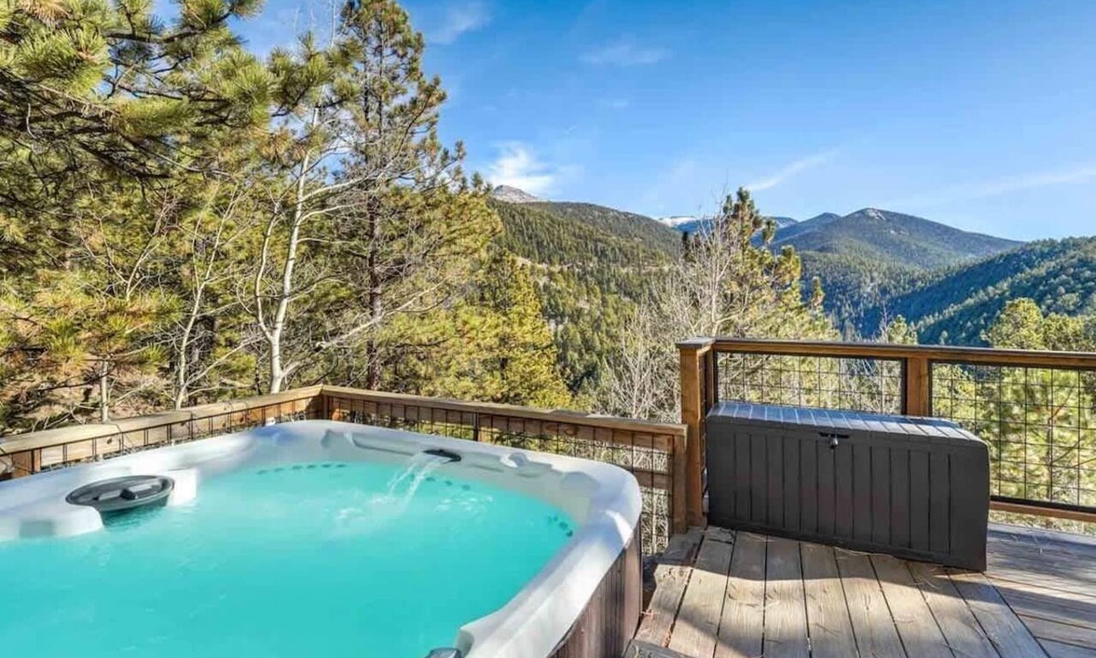 Rainbow Valley Cabin | Timber Peak Cabin! BBQ & Scenic Views!