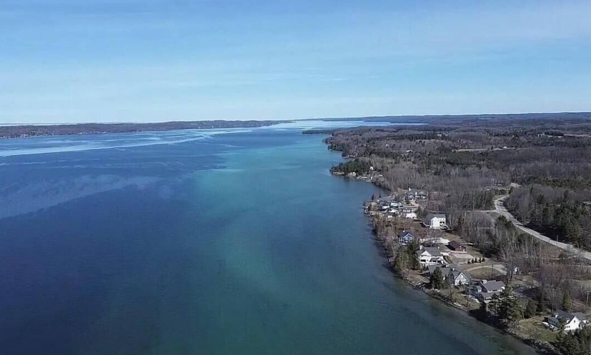 Alden House | 🛶 Torch Lake Waterfront Estate | Private Dock 18 Acres ➠ 9435