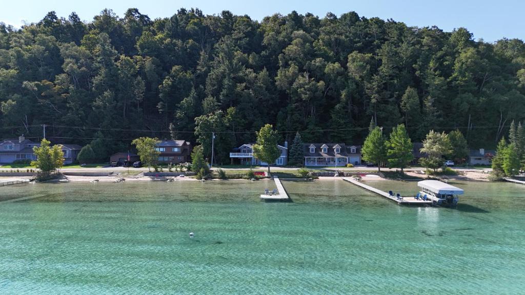 Frankfort House | Trader Scott's - Lakefront and Gorgeous!