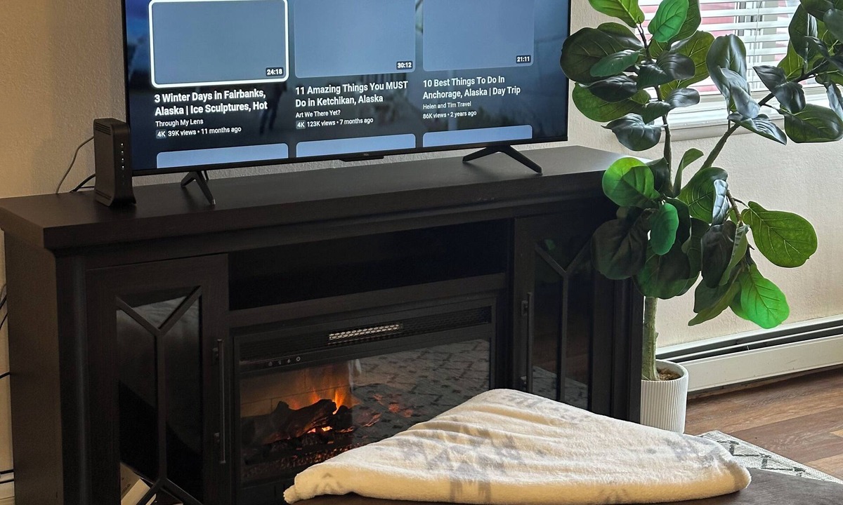College Apartment | Tranquil 2-bedroom apartment with WiFi in Fairbanks