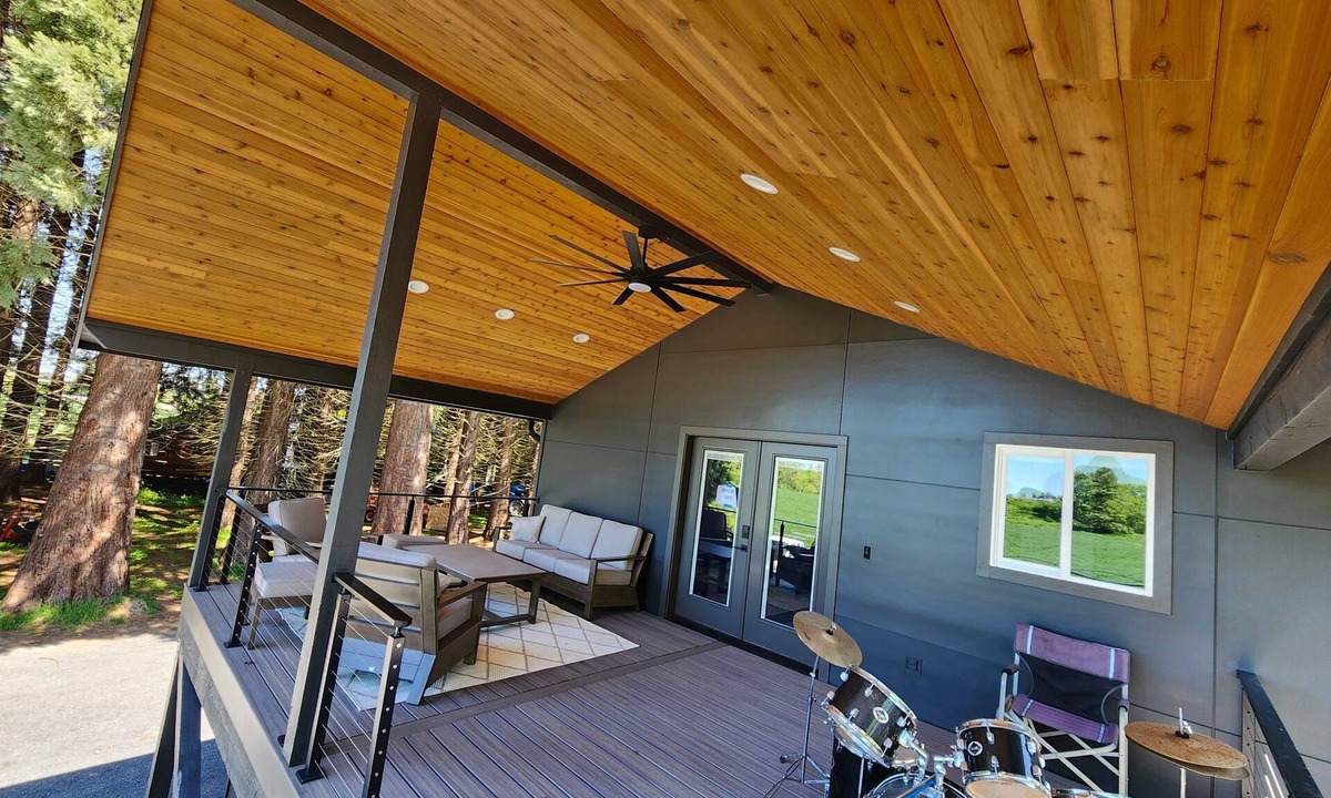 Woodburn House | Tranquil Butte Creek Waterfront Loft with Private Creek Views