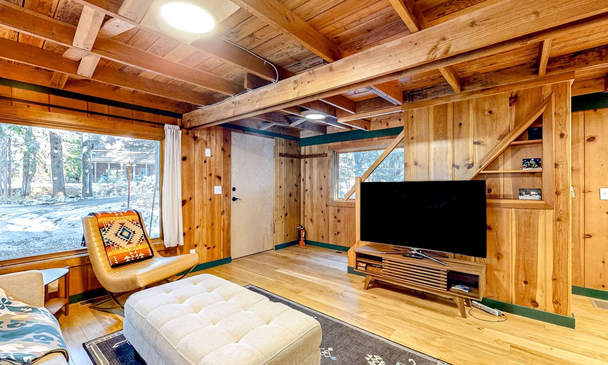 Government Camp Cabin | Tranquil & historic cabin with fireplace & deck views - near skiing