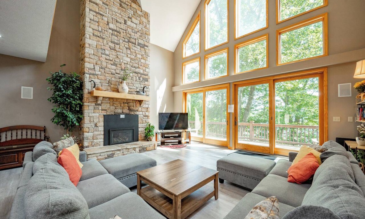 Thayerville House | Tranquil Lakefront w/Twin Hot Tubs & Dock