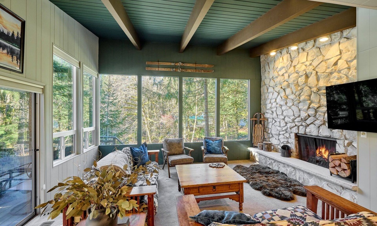 Brightwood Cabin | Tranquil Riverfront Cabin near Mount Hood, Private Hot Tub & Pet Friendly