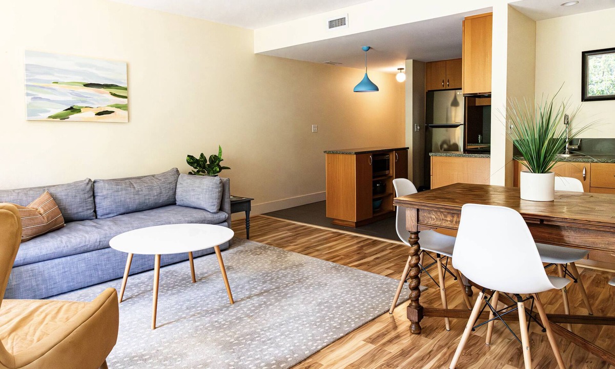 Marylhurst Condo | Tranquil Waterside Living: Dream Condo on the Lake!