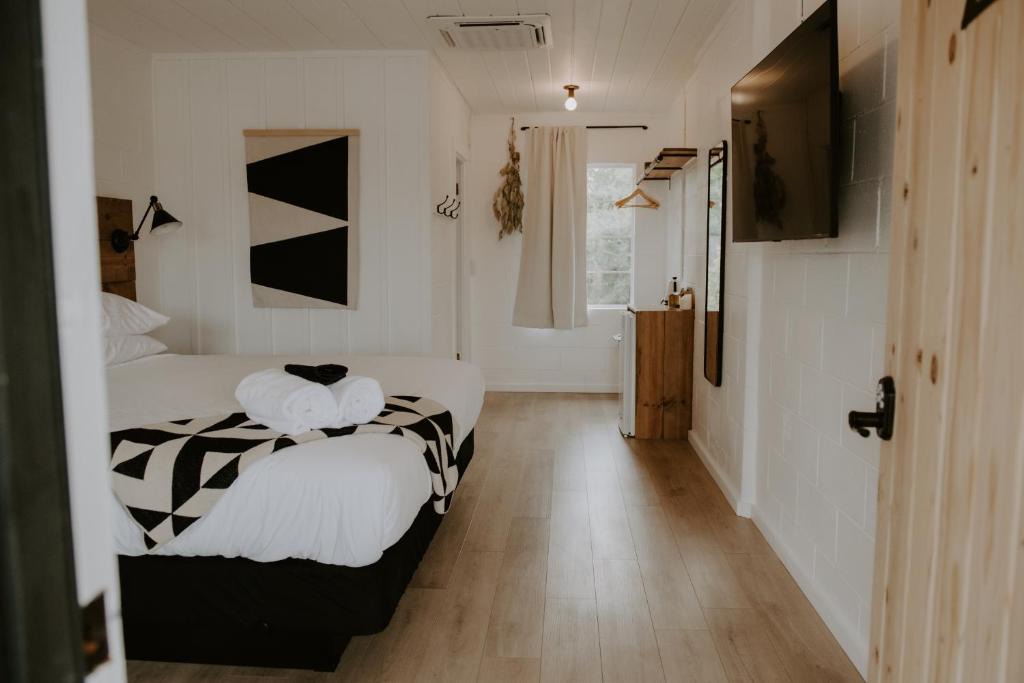 Red Bluff Hotel | Triangle Motel