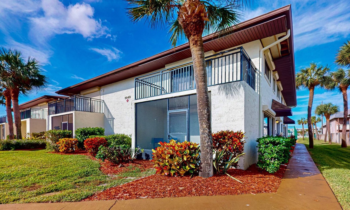 Cocoa Beach Condo | Tropical Beachside Condo — Private Balcony/Patio, Heated Pool & Spa-like Sauna!🌴🌺