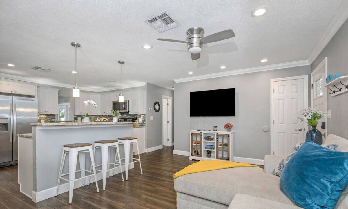 Pinellas Park House | Tropical Palm Haven w/Pool & Firepit